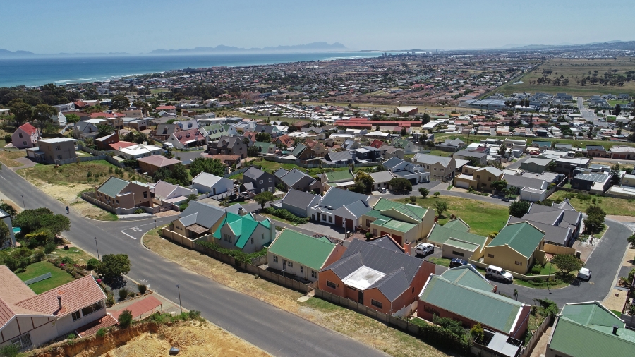 4 Bedroom Property for Sale in Mountainside Western Cape